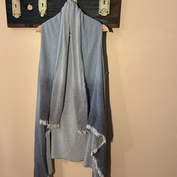 Cristina Chiti Blue Gradient Fringed Wrap with Armholes - Picture 4 of 13